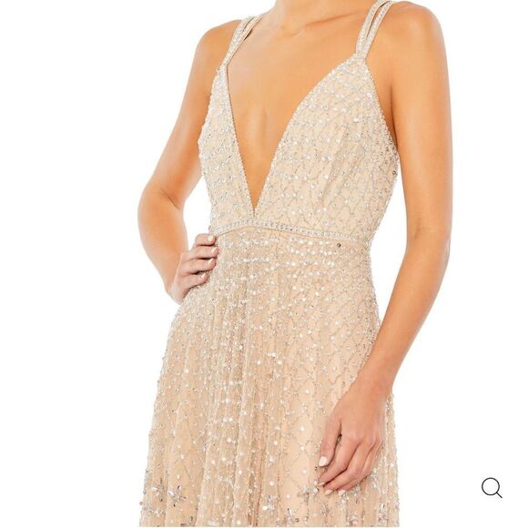 NWT Mac Duggal 93701 Embellished Plunge Neck Sleeveless Gown Size 6 - Picture 3 of 15